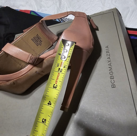 BCBG 4INCH HEELS - Picture 9 of 9